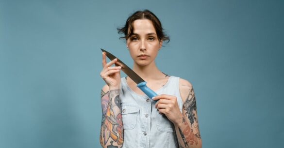 découvrez l'art délicat du fine line tattoo, une technique de tatouage raffinée qui utilise des lignes fines pour créer des motifs élégants et détaillés. explorez notre collection d'inspirations et trouvez le design parfait pour exprimer votre personnalité avec subtilité.