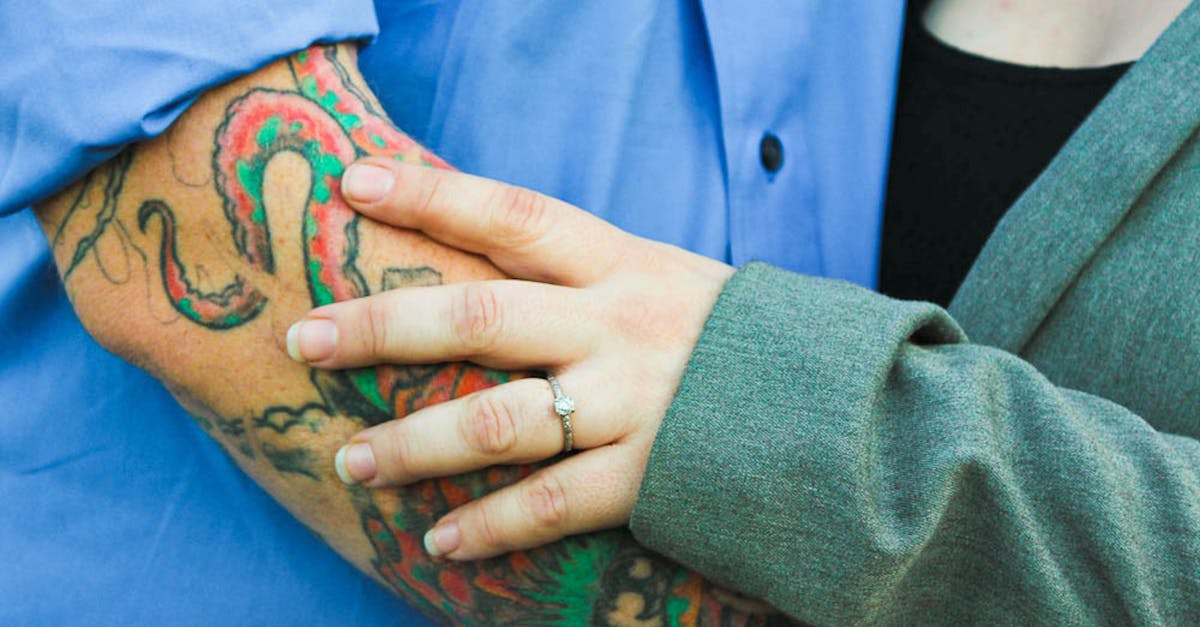 découvrez l'univers des tatouages sur l'avant-bras, des designs uniques aux significations profondes. inspirez-vous de notre sélection pour exprimer votre personnalité et votre style à travers l'art corporel.