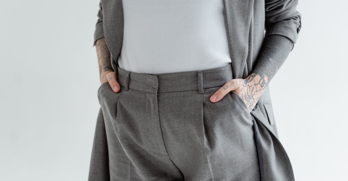 découvrez l'art des tatouages sur les mains, une forme d'expression unique alliant créativité et personnalité. explorez des idées inspirantes, des conseils d'entretien et les tendances actuelles pour apporter une touche d'originalité à votre style.