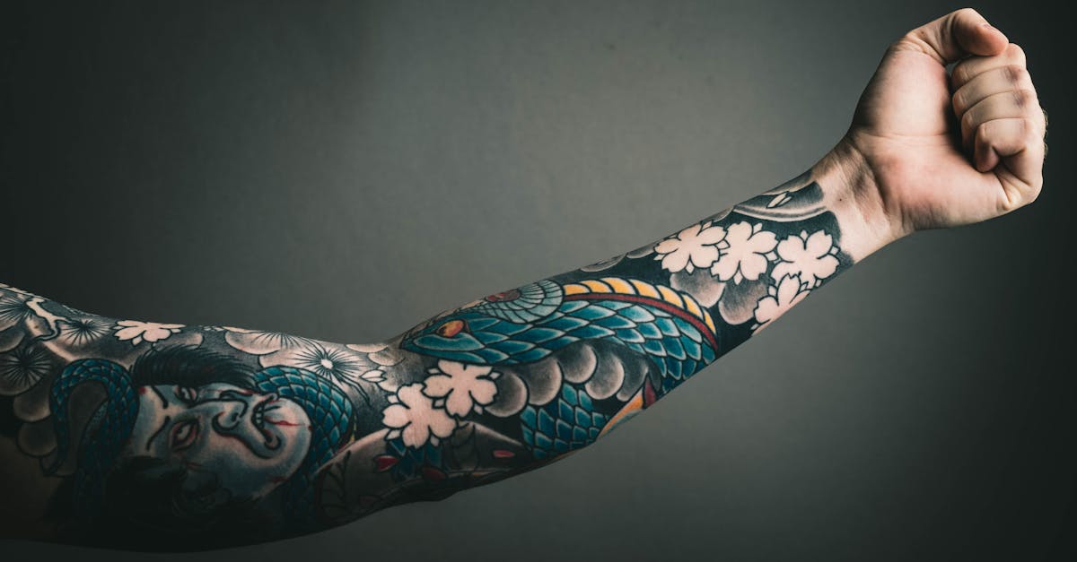 découvrez l'univers fascinant des tatouages : styles, techniques, significations et conseils pour choisir le tattoo qui vous correspond. plongez dans cette art corporel unique et exprimez votre personnalité à travers des créations artistiques sur votre peau.