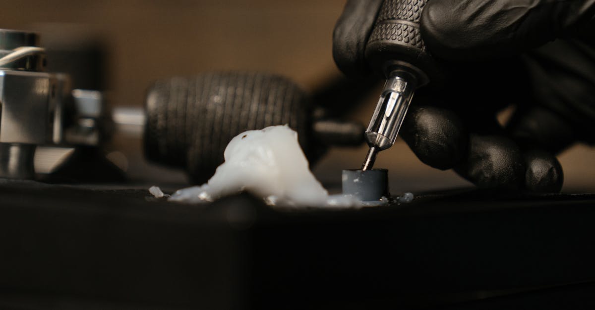 découvrez l'univers captivant des tatouages avec nos artistes talentueux. chaque création est une œuvre d'art unique, réalisée avec passion et précision pour exprimer votre personnalité. explorez nos styles variés et personnalisez votre histoire à travers l'encre.
