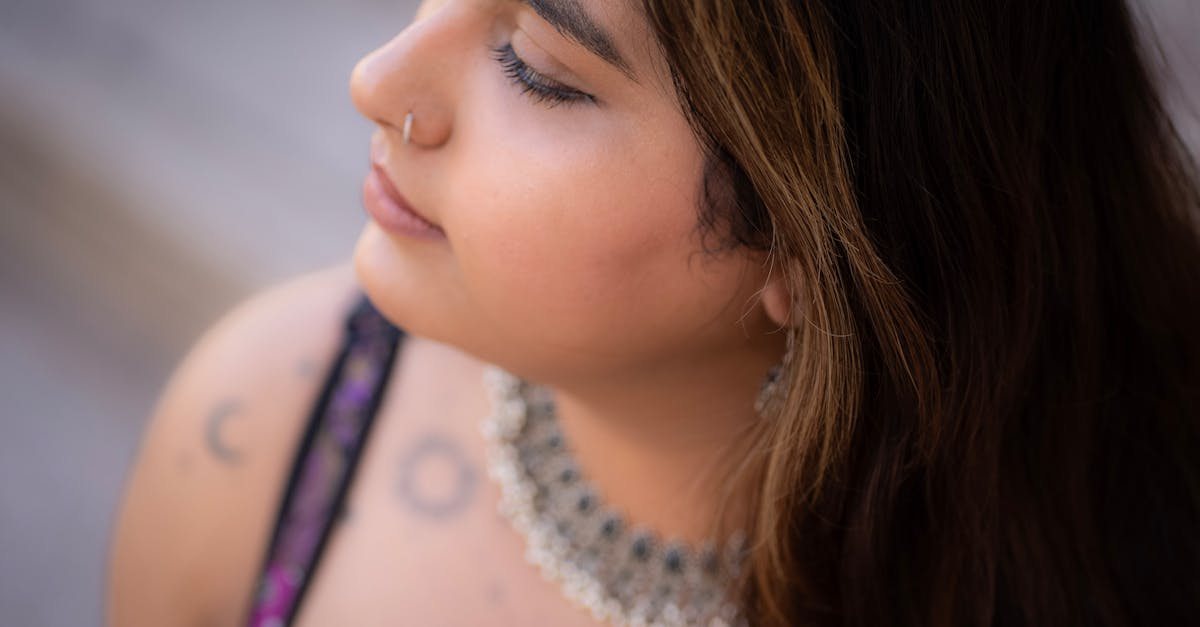découvrez l'art intemporel du tattoo traditionnel, alliant techniques ancestrales et motifs iconiques. plongez dans l'univers riche de cette forme d'expression, où chaque encre raconte une histoire unique.