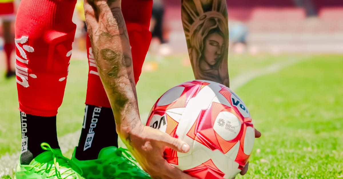 découvrez l’idée de tatouage de date de naissance : un motif symbolique pour célébrer un moment unique dans votre vie. inspirez-vous pour un tatouage personnalisé, discret ou artistique, qui raconte votre histoire.