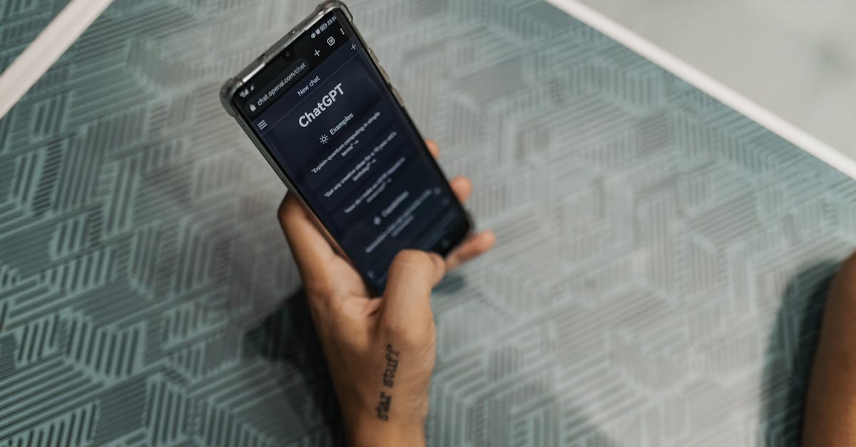 découvrez l'art captivant des tatouages sur les mains. explorez les tendances, les styles uniques et les significations derrière ces créations audacieuses qui transforment chaque main en une œuvre d'art à part entière.