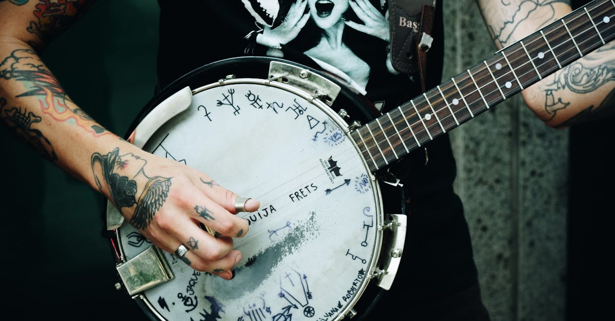 explorez l'art captivant des tatouages à la main, une forme d'expression personnelle qui allie créativité et tradition. découvrez des designs uniques, des conseils sur l'entretien et des idées inspirantes pour votre prochain tatouage.