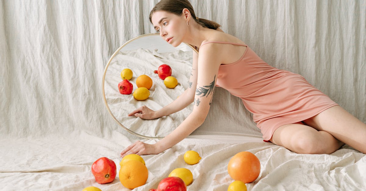 découvrez la signification et le symbolisme des tatouages de citron, leur histoire, et les messages qu'ils transmettent dans l'art du tatouage.