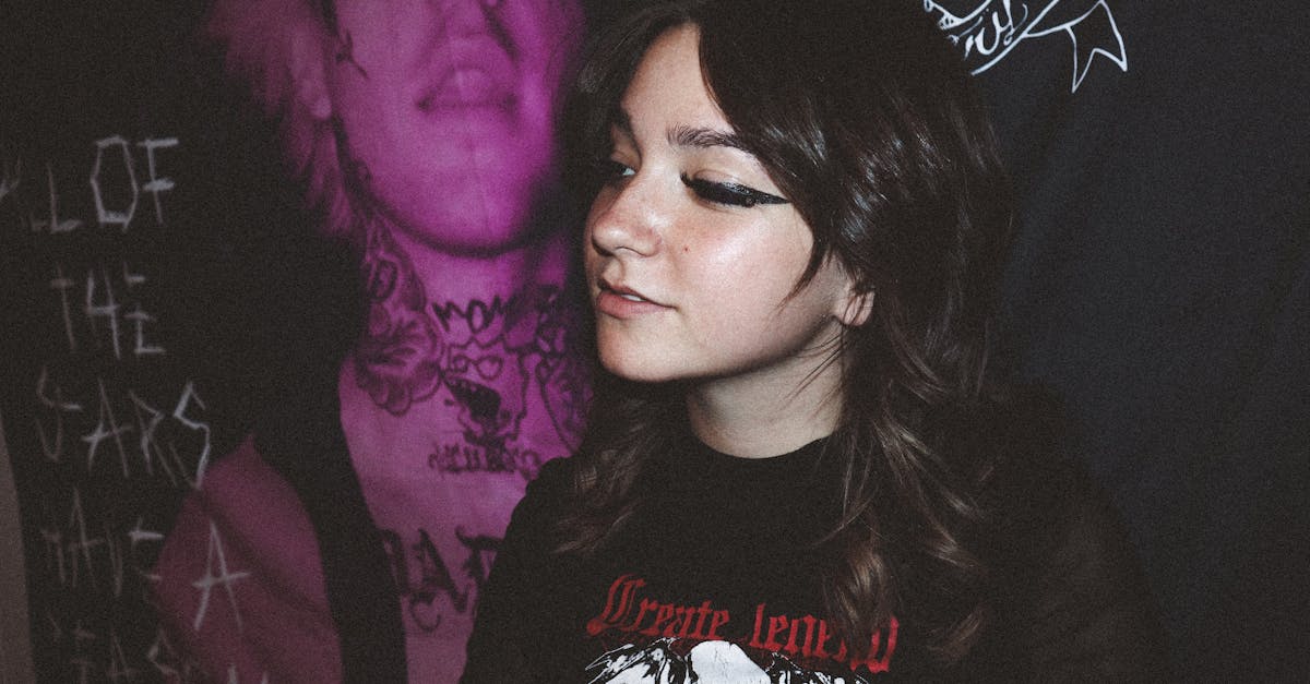 découvrez des idées de tatouages significatifs, leurs symboles et inspirations pour exprimer votre histoire personnelle à travers l'art corporel.