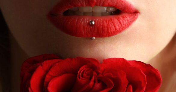 découvrez tout ce qu'il faut savoir sur le piercing : tendances, conseils d’entretien, types de bijoux et précautions pour un style unique en toute sécurité.