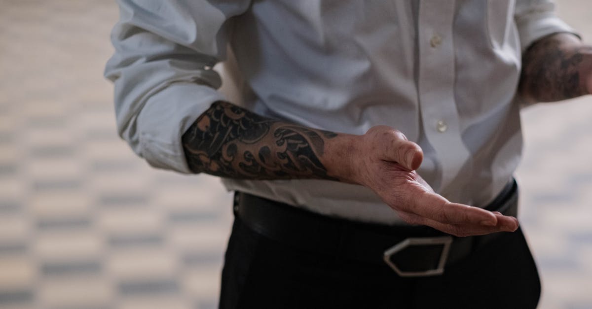 découvrez tout ce qu'il faut savoir sur le tatouage manchette (sleeve tattoo) : idées, conseils, styles et inspirations pour un tatouage impressionnant et unique couvrant tout le bras.