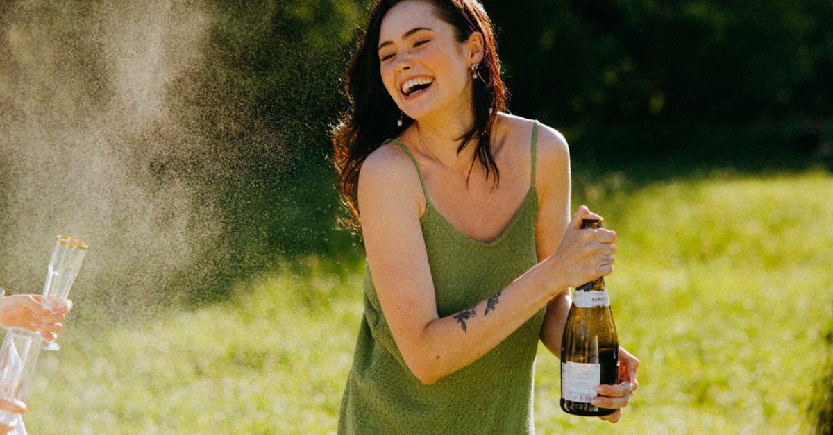 découvrez l'univers captivant des tatouages de soleil, symbole de lumière et de chaleur. explorez des designs uniques et significatifs qui illuminent votre peau et révèlent votre personnalité. inspirez-vous pour votre prochain tattoo solaire!