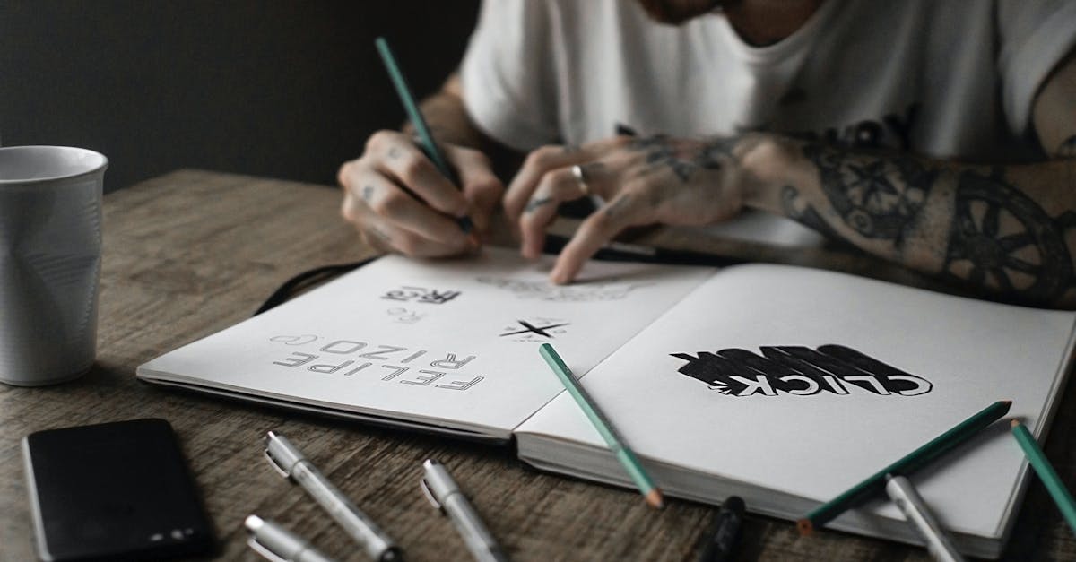 découvrez notre sélection de polices de tatouage uniques, parfaites pour personnaliser votre design. que vous aimiez les styles cursifs ou graphiques, trouvez l'inspiration pour votre prochain tatouage.