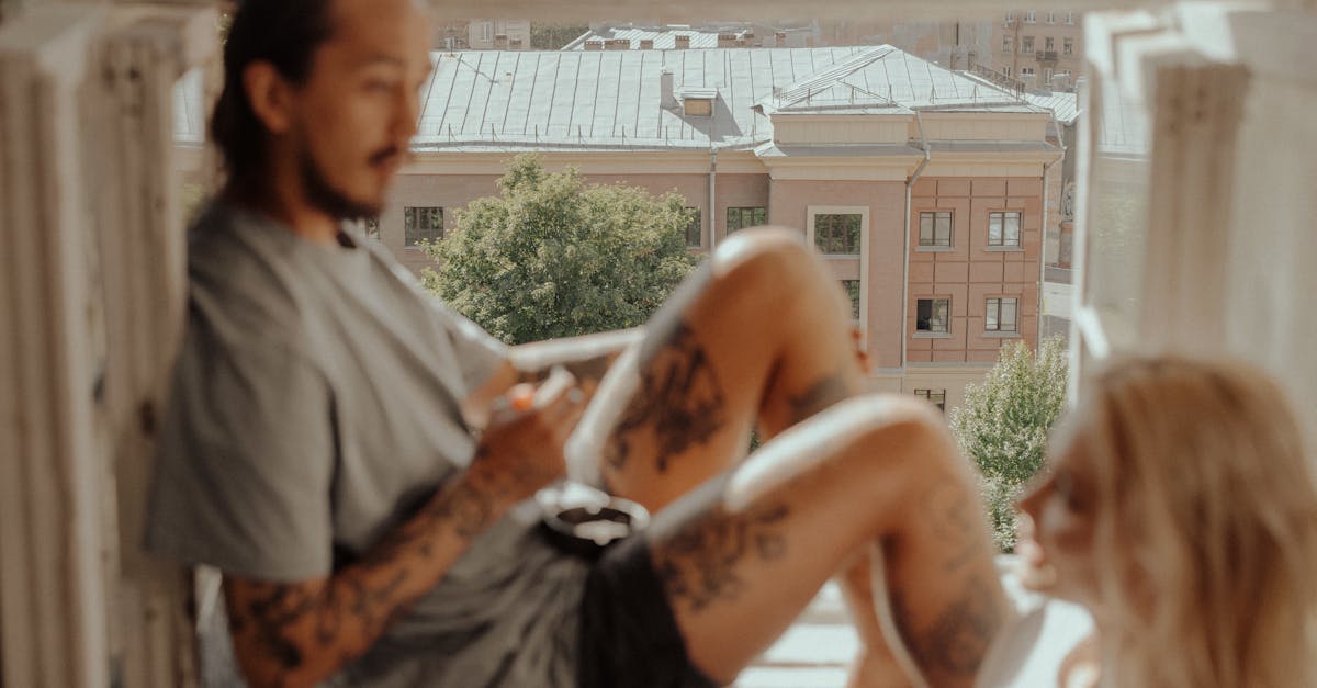 découvrez des idées originales de tatouages pour couples, symbolisant amour, complicité et engagement. inspirez-vous pour choisir le motif parfait à partager à deux !