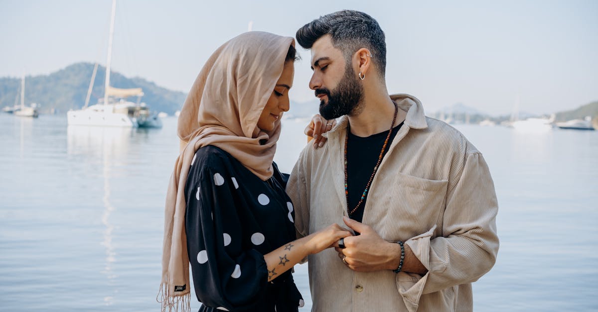 découvrez tout sur les dot tattoos : significations, techniques, idées de motifs et conseils pour réussir votre tatouage en points. inspirez-vous et trouvez le style qui vous correspond !