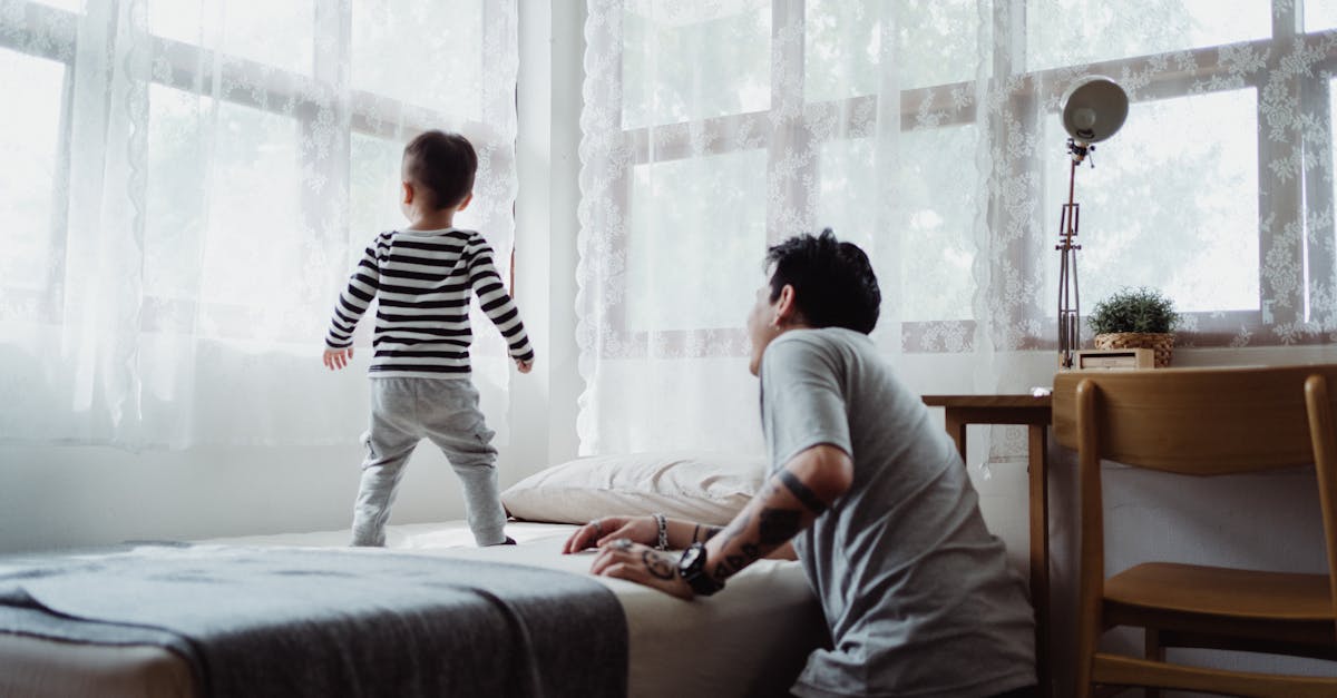 découvrez des idées de tatouages familiaux uniques et symboliques pour célébrer les liens familiaux et exprimer votre amour envers vos proches. inspirez-vous pour votre prochain tattoo en famille!