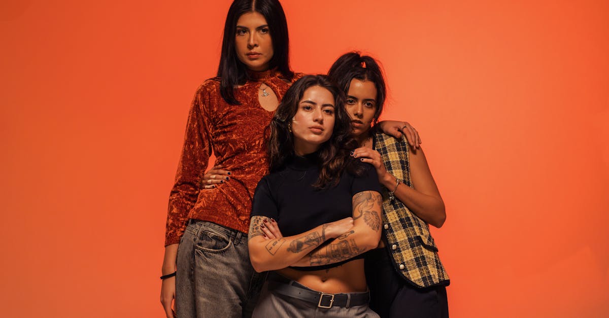 découvrez l’univers des tatouages féminins : idées, styles tendances, inspirations et significations pour exprimer votre personnalité à travers l’art du tatouage.