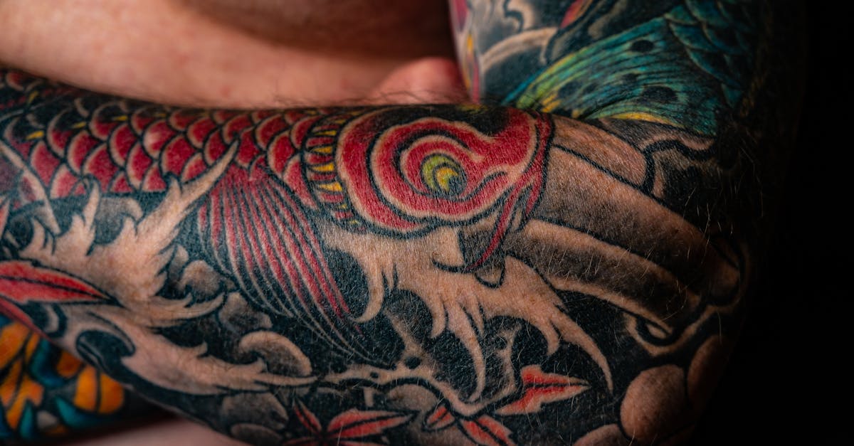 découvrez la signification profonde des tatouages symboliques, leur histoire et leurs motifs uniques pour exprimer votre personnalité à travers l’art du tatouage.