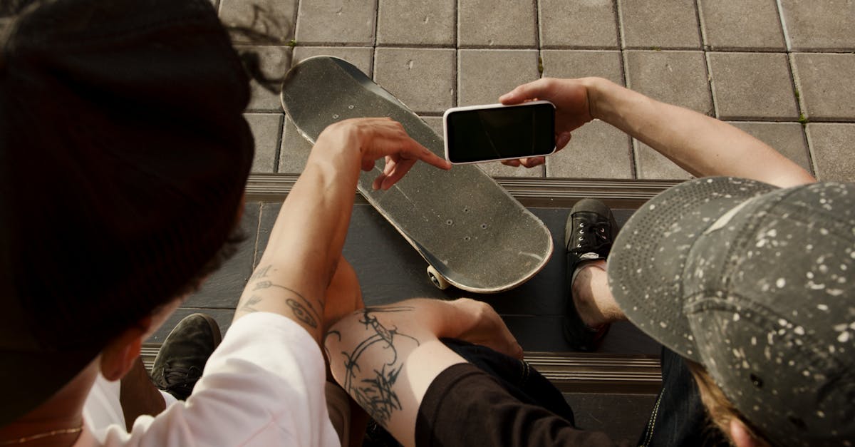 découvrez la signification et les inspirations des tattoos vikings : symboles nordiques, motifs guerriers et idées de tatouages authentiques pour exprimer force et héritage scandinave.