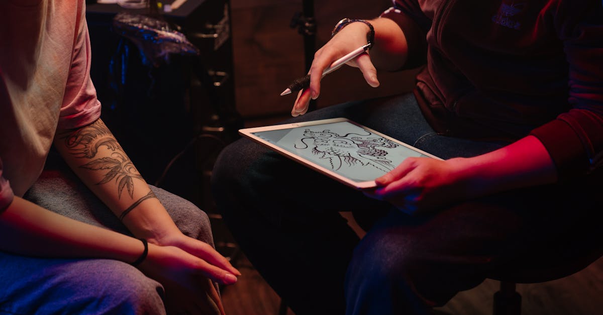 découvrez l'art et la signification du tatouage dragon : symboles, styles populaires, inspirations et conseils pour choisir le dragon parfait pour votre prochain tatouage.