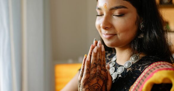 découvrez l'univers fascinant du tattoo indien : significations, styles traditionnels et inspirations pour un tatouage unique empreint de culture et de spiritualité.