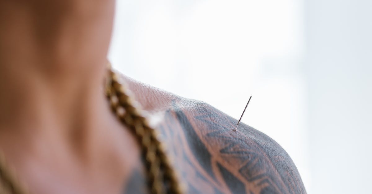 découvrez la signification et la symbolique des tatouages : origines, motifs populaires et messages cachés derrière chaque tattoo pour exprimer votre personnalité.