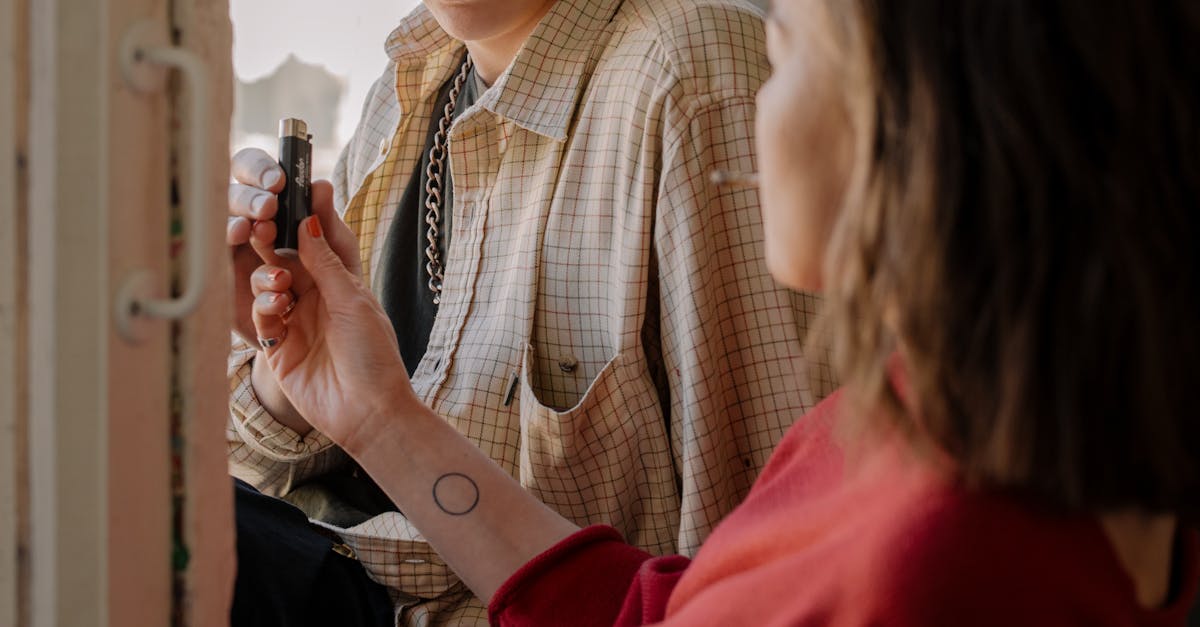 découvrez la signification du tatouage cercle : symbole d’éternité, d’unité et de perfection, ce motif captivant est riche en interprétations. apprenez ce que représente ce tatouage unique et pourquoi il séduit tant de personnes.