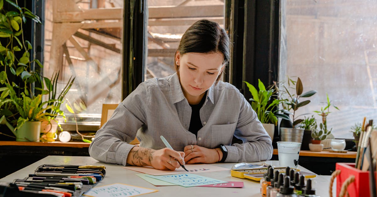 découvrez des idées uniques de lettrage pour tatouages, alliant style et personnalisation pour un tatouage qui vous ressemble.