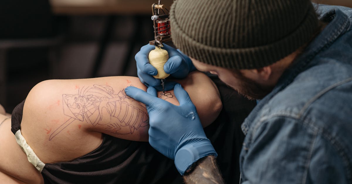découvrez des idées de tatouages de feuilles sur l'avant-bras, alliant élégance naturelle et symbolisme unique pour un style personnalisé.