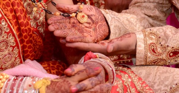 découvrez la signification des tatouages indiens, leurs symboles riches en culture et histoire, et comment ils expriment des traditions ancestrales uniques.