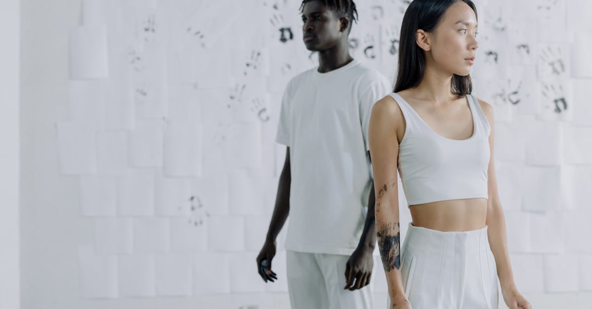 découvrez des idées inspirantes de tatouages à l'intérieur du bras, alliant style et signification pour un design unique et personnel.