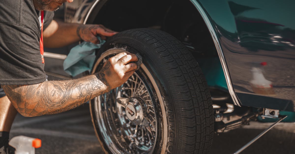 découvrez des idées inspirantes et conseils pour les premiers tatouages pour hommes, parfaits pour débuter avec style et confiance.