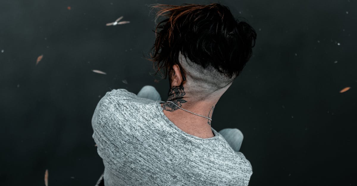découvrez des idées uniques de tatouages de prénom sur le cou, alliant élégance et signification personnelle pour un style inoubliable.