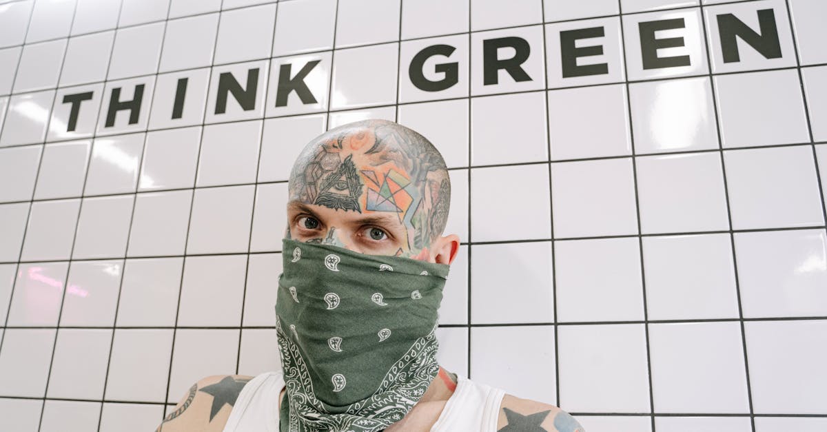 découvrez des idées uniques de tatouages de mots pour exprimer vos sentiments, valeurs et inspirations à travers des inscriptions élégantes et personnalisées.