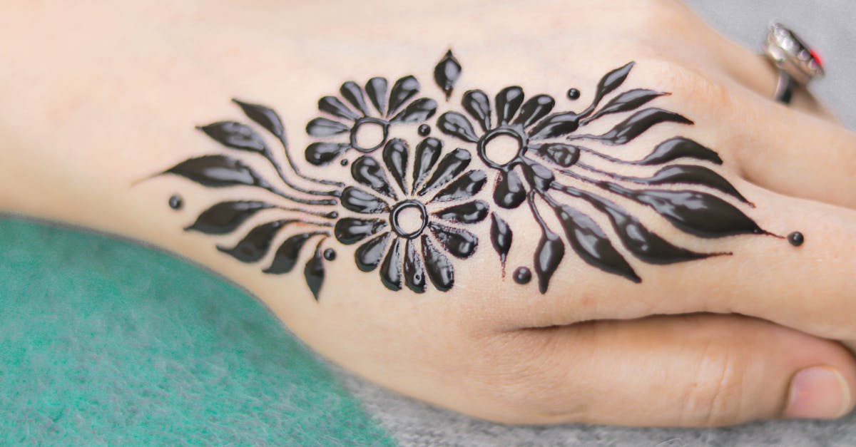 découvrez l'art du tatouage mandala, symbole de spiritualité et d'équilibre, alliant détails raffinés et significations profondes pour un design unique et personnel.