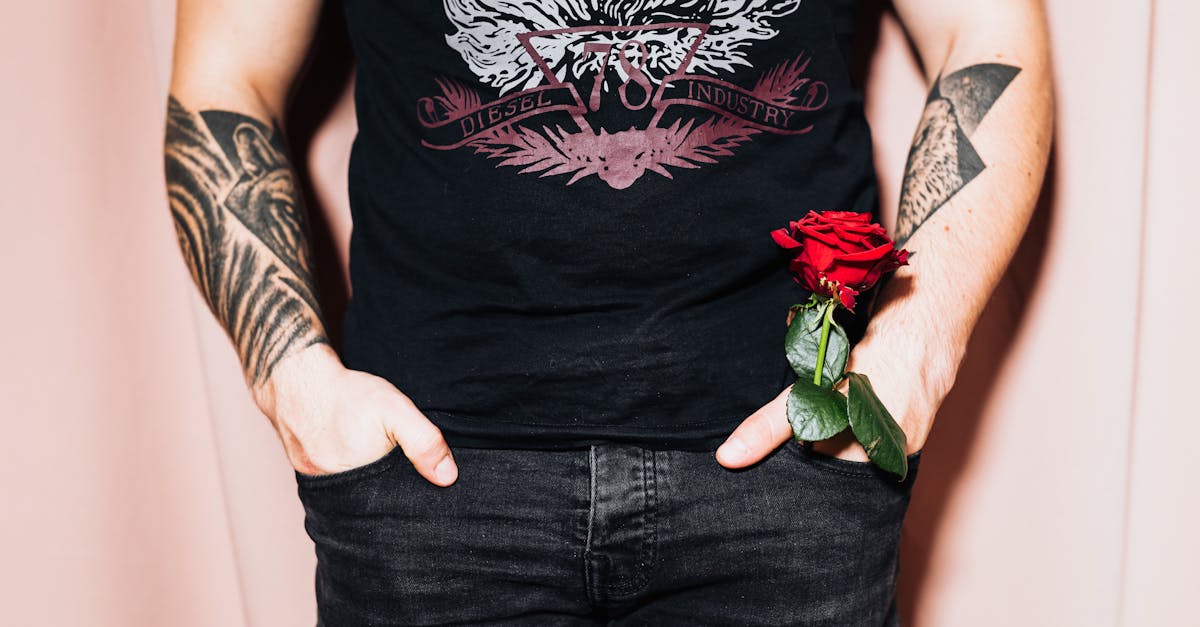 découvrez notre collection de tatouages de roses, symboles d'amour et de beauté, pour inspirer votre prochain design unique et élégant.