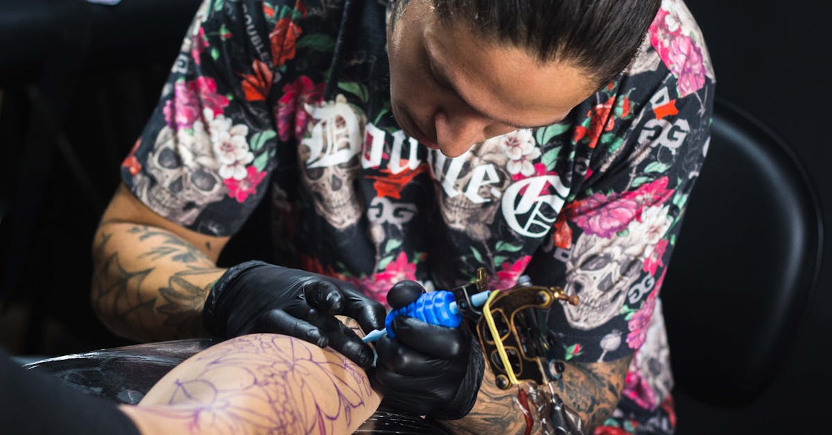 découvrez nos idées de tatouages de crâne uniques et stylés, alliant symbolisme et esthétique pour un design audacieux et intemporel.