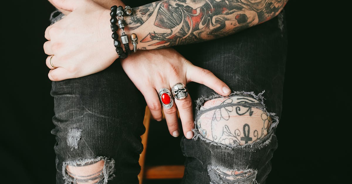 découvrez des idées uniques et inspirantes de tatouages de crâne, symbole de force et de mystère, pour exprimer votre style avec audace.