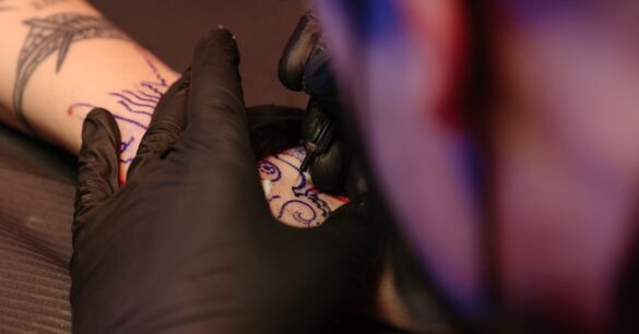 découvrez notre encre de tatouage de haute qualité, sûre et durable, pour des tatouages éclatants et résistants dans le temps.