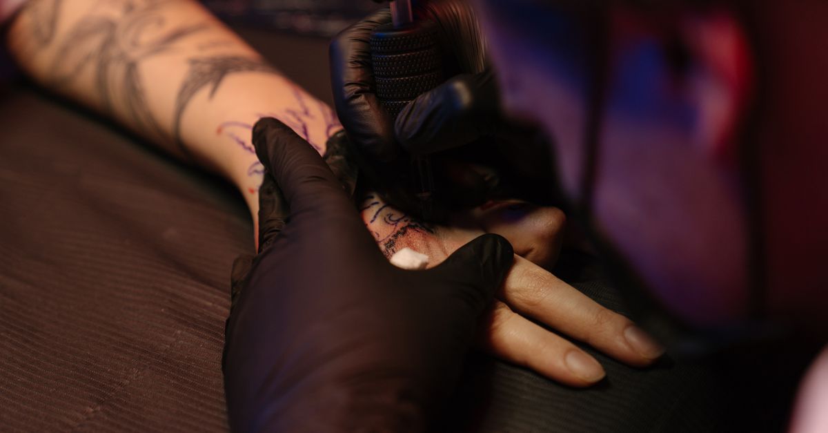 découvrez nos solutions efficaces pour l'élimination de l'encre de tatouage, et retrouvez une peau nette et sans traces.