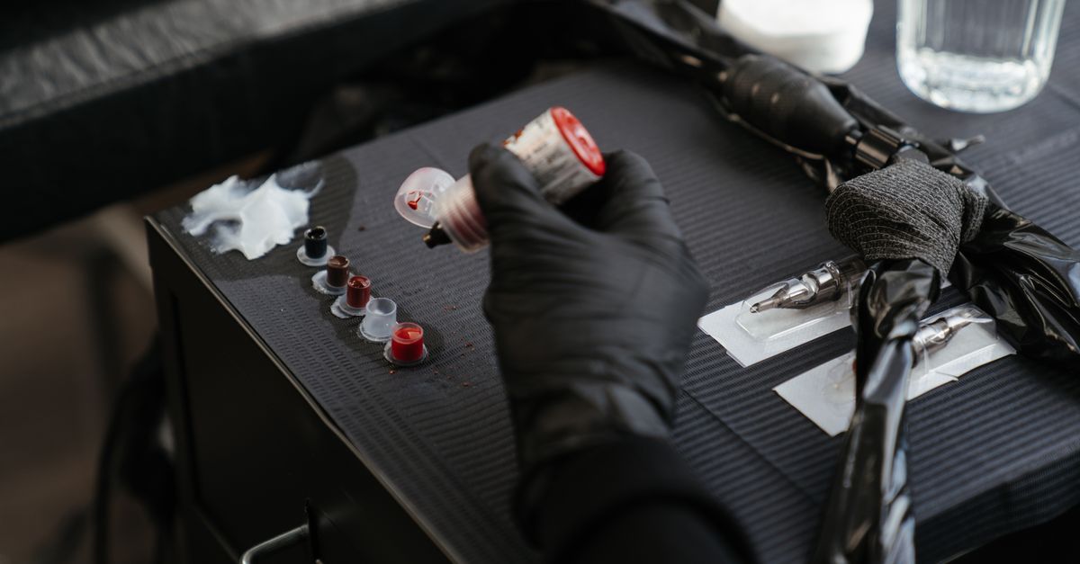 découvrez nos solutions efficaces pour l'élimination des encres de tatouage. retrouvez une peau nette et sans traces grâce à nos techniques de détatouage professionnelles.