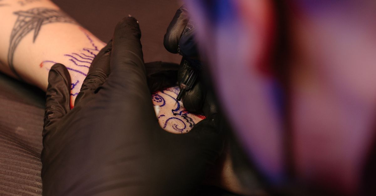 découvrez notre encre de tatouage de haute qualité, sûre et durable, pour des tatouages éclatants et résistants dans le temps.
